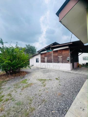 Rumah Kampung 2 Bilik Untuk Disewa - Jalan Kebun Sireh 1