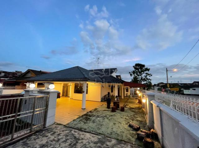 Tmn molek 1 storey Coner Lot for sell 1