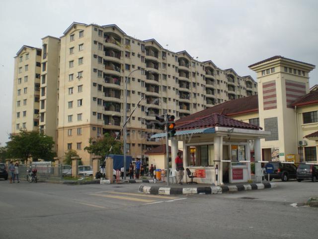 Twin Sharing Master Bedroom Pangsapuri Perdana Seksyen 13 Shah Alam 1