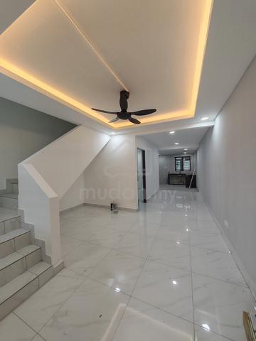 Bandar Putra/ Jalan Jati/ Medium Cost House/ New Renovated/ Kulai 1