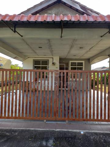 Perkampungan. Sg Isap Damai 3 banglo house 1