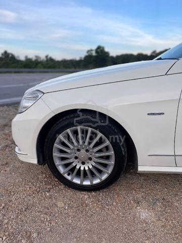 2012 Mercedes Benz E200 CGI BlueEFCY - 2