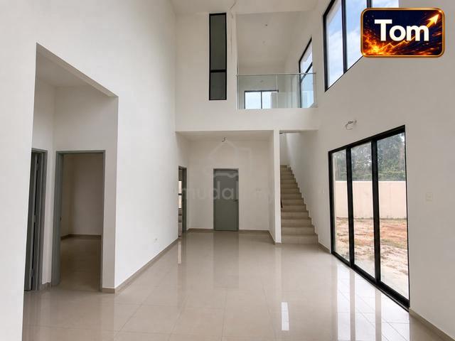 La Casa Lunas Zero Lot Bungalow 3211SQFT For Sale | Corner Unit | 4R3B 1