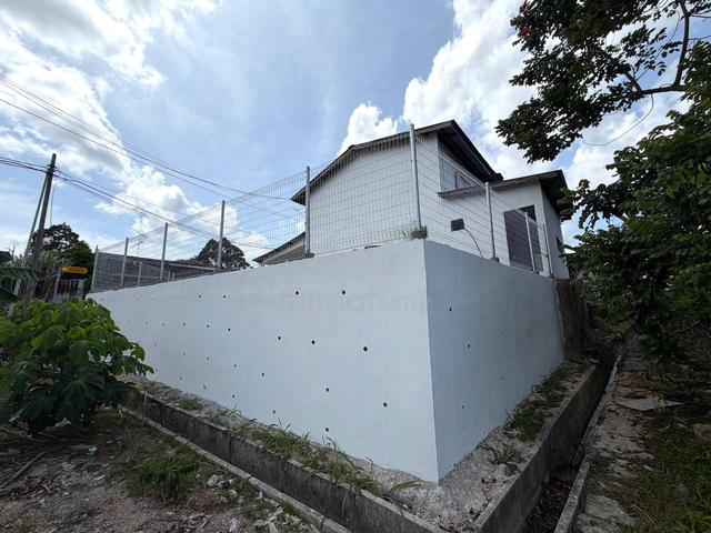 Taman Intan Simpang Renggam/ corner lot/ fully renovated/ bumi lot 1