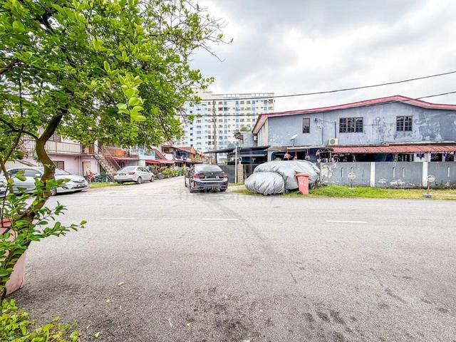 JACKPOT North Non Bumi Double Storey Taman Medan PJS 2 Petaling Jaya 1
