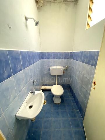 Middle Room Block D Mentari Court Bandar Sunway PJ 3