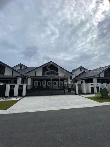 [Below Market] 1.5 Storey Semi D Hevea Elmina Gardens Denai Alam House 1
