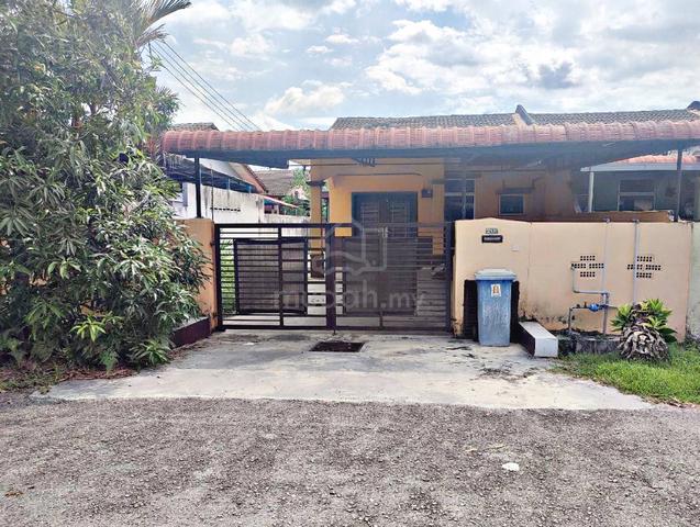 End Lot Single Storey Terrace House, Taman Mahkota, Banting 1