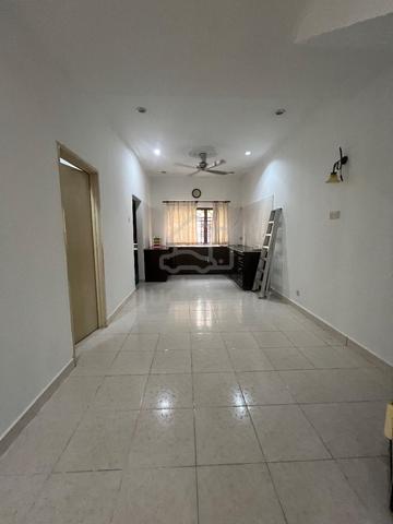 Puchong Prima Freehold Gated Guarded 20x70 sqft Facing Garden Bank LRT 1