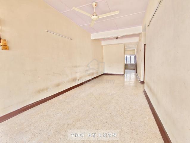 Limited 4 bedroom Taman Mujur Klang Single Storey Terrace House 1