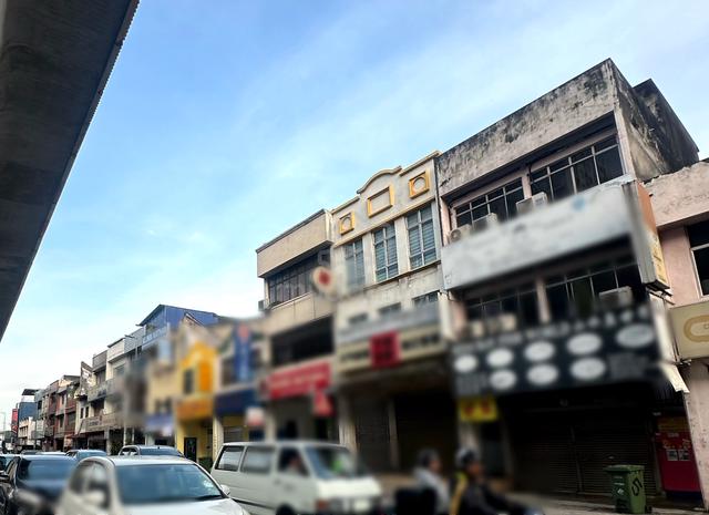 [甲洞大街] KEPONG Main Road 3 Storey Shoplot for Rent 1