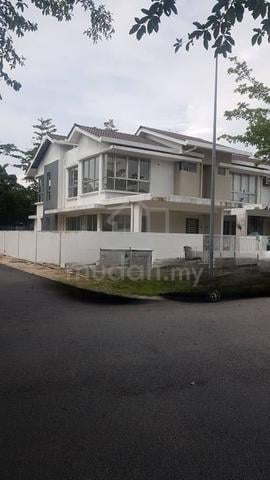 Corner Lot Double Storey terrace TTDI Grove for rent 1