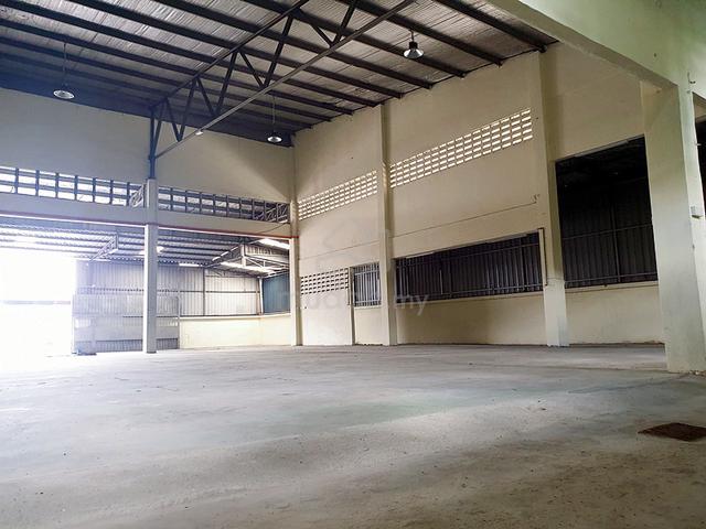 Taman Johor Jaya 1.5-Storey Semi-D Factory Fully Cover 1
