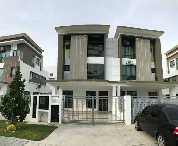 Below Market 3 Storey Semi D 32x70 freehold at Setia Utama Setia Alam 1