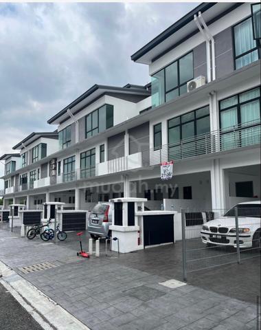 A well kept 3 sty house for rent @ Seksyen 25 Shah Alam 1