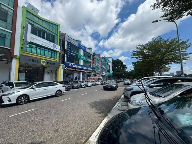 4.5 Storey Shoplot @ Jalan Molek 1/x, Taman Molek, Johor Bahru 1