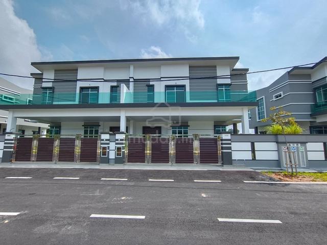 Parit Buaya Double Storey Semi D CCC this year 1