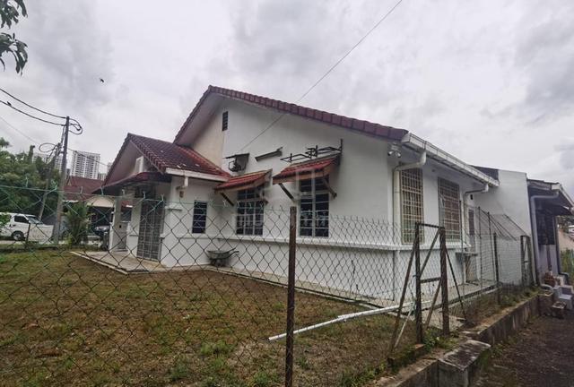 Single Storey Corner Equine Walking to Mrt Station ( behind Shell ) 1