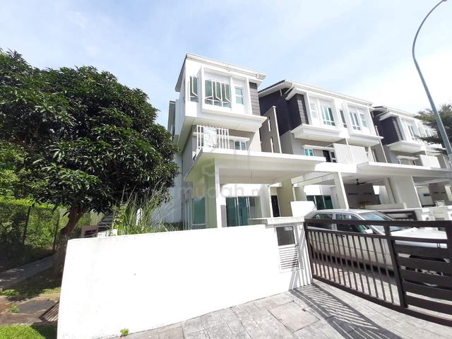 【Corner with Land】 2x Airconds, Free Clubhouse Access, Gym & Swim 1