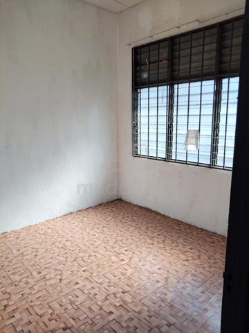 Sungai Dua LIP SIN GARDEN 1-Storey Ter. LA-1320sf 3-Bedrooms Freehold 1