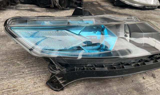 Honda Insight ZE2 Head Lamp Left Side 10-14Y - photo 3 of 6