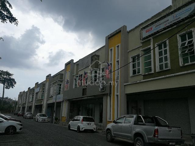 downstairs shoplot for rent  1