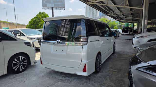 2021 Toyota VOXY 2.0 ZS KIRAMEKI III (A) PROMO - 4