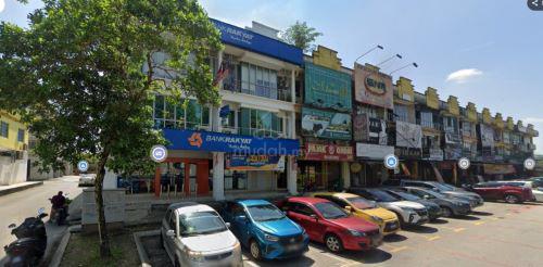 3sty Shoplot in Jalan Pelabur Seksyen 23 Shah Alam 1