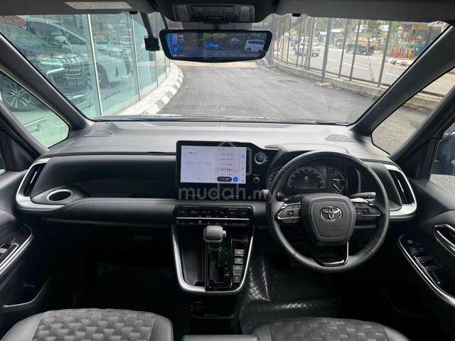 2022 Toyota VOXY 2.0 ZS PRICE wit TAX  UNREG - 3