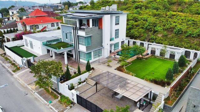 [BANGLO 3 LOT, 3 TINGKAT 8 BILIK] Putra Hill Residency, Bangi 1