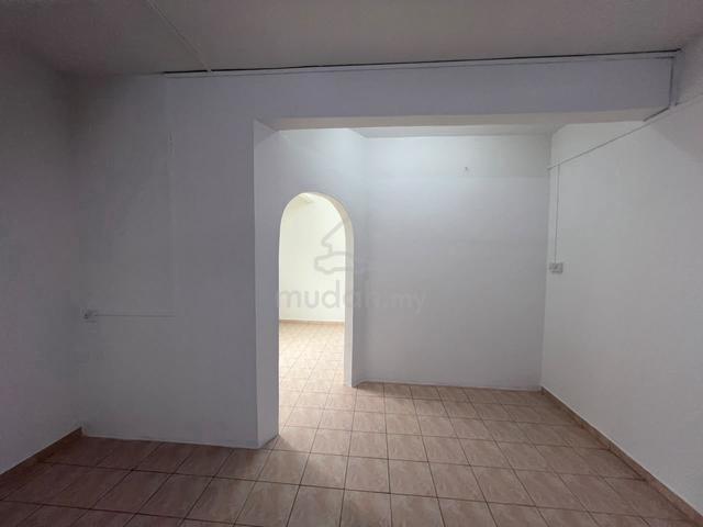 Double Storey House 3r2b basic Hulubalang Sentosa Klang for rent 1