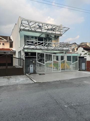 Luxury 3-Storey Residence – Seksyen 6, Kota Damansara with Pool 1