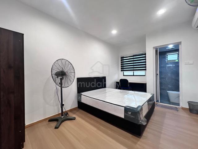 Room with private bathroom @ Hilltop | Lintas | Luyang | QE2 1