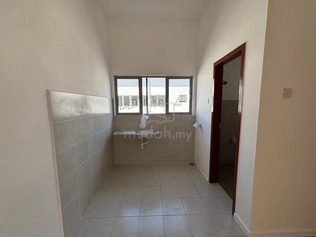 Townhouse @ Bandar Armada Putra, Pulau Indah 4