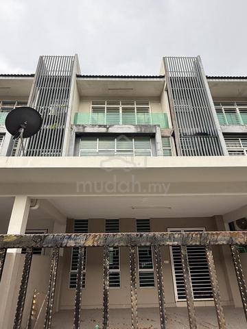 RUMAHTERMURAH, 3 TINGKAT @ Bangi Avenue , Seri Putra, Bangi, UKM 1