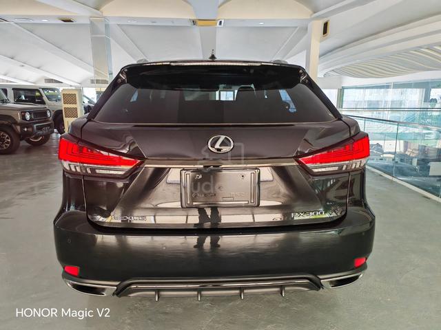2021 LEXUS RX300 F-Sport Black Interior - 4