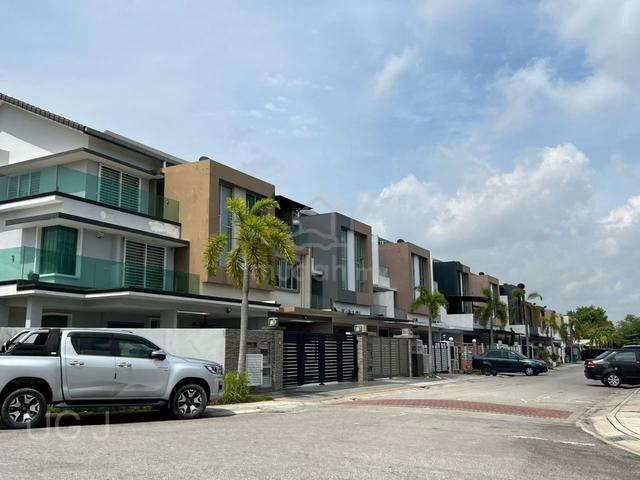 Cheapest Unit! 20x75 Bandar Botanic 2.5 Storey Gated Guarded 1
