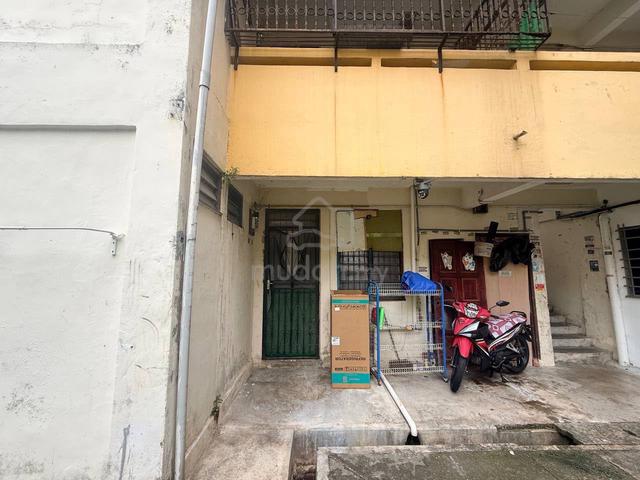 Flat Taman Perling 1