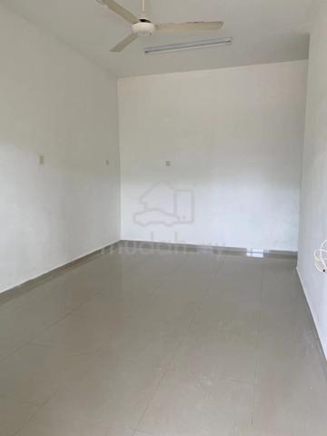 Kampung Tiram Single Storey For Rent 5