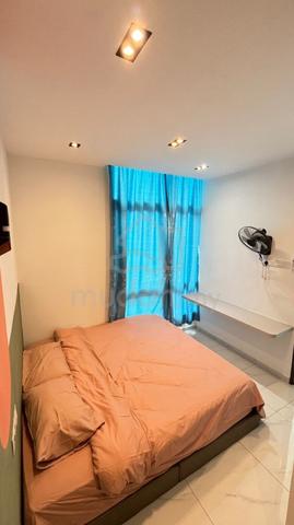 Master room with private toilet / 10 mis to ciq 1