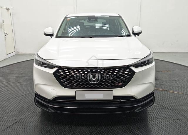 2022 Honda HR-V V 1.5 - Like new with warranty !! - 2