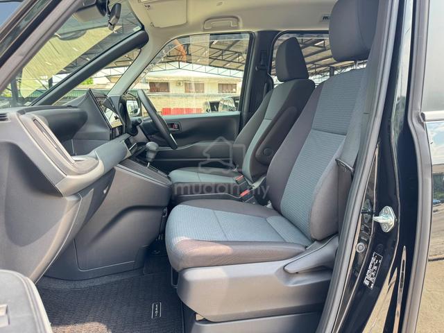 2023 Toyota NOAH 2.0 X 8S 1PD Push Start - 5