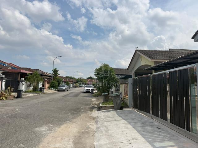 NEWLY RENOVATION Bukit Indah Single Storey House 1