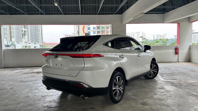 $138k 2022 Toyota HARRIER 2.0 G Black interior - 2