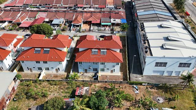 3-Sty Semi-D Taman Kinrara 2, Lukut 1