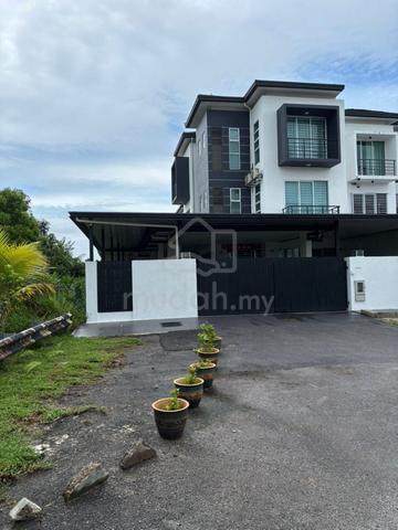 Sarawak Kuching Leasehold 3-Storey Terraced Corner House For Sale 1