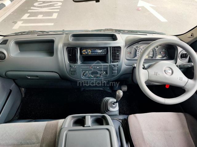 2013 Nissan Urvan 3.0 Window Van - 5