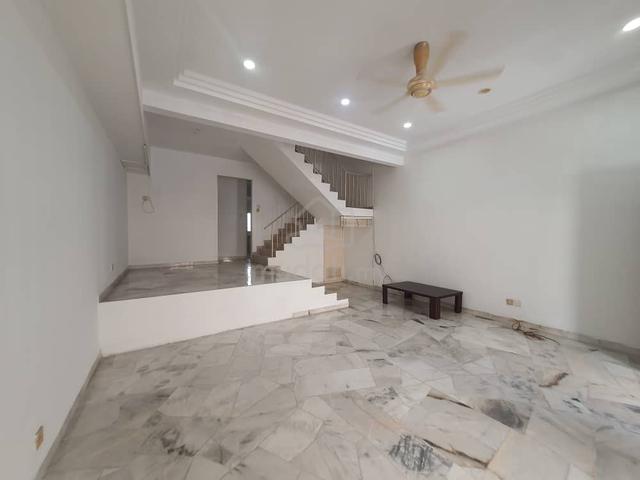 Extended 2 Storey Landed House Taman Universiti Indah Seri Kembangan 1