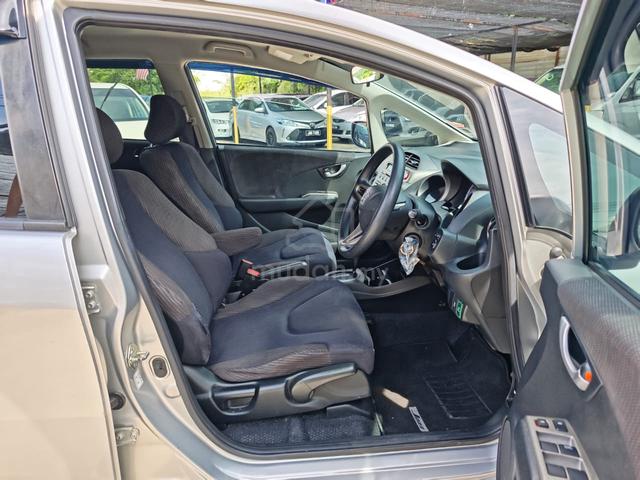 2013 Honda JAZZ 1.3 (AUTO) - 4