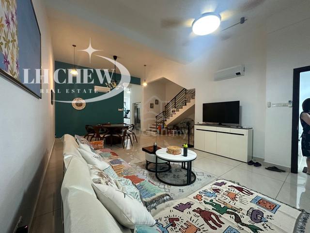 3 Storey Terrace with Lift Renovated Partial Furnish @ Sungai Ara 1
